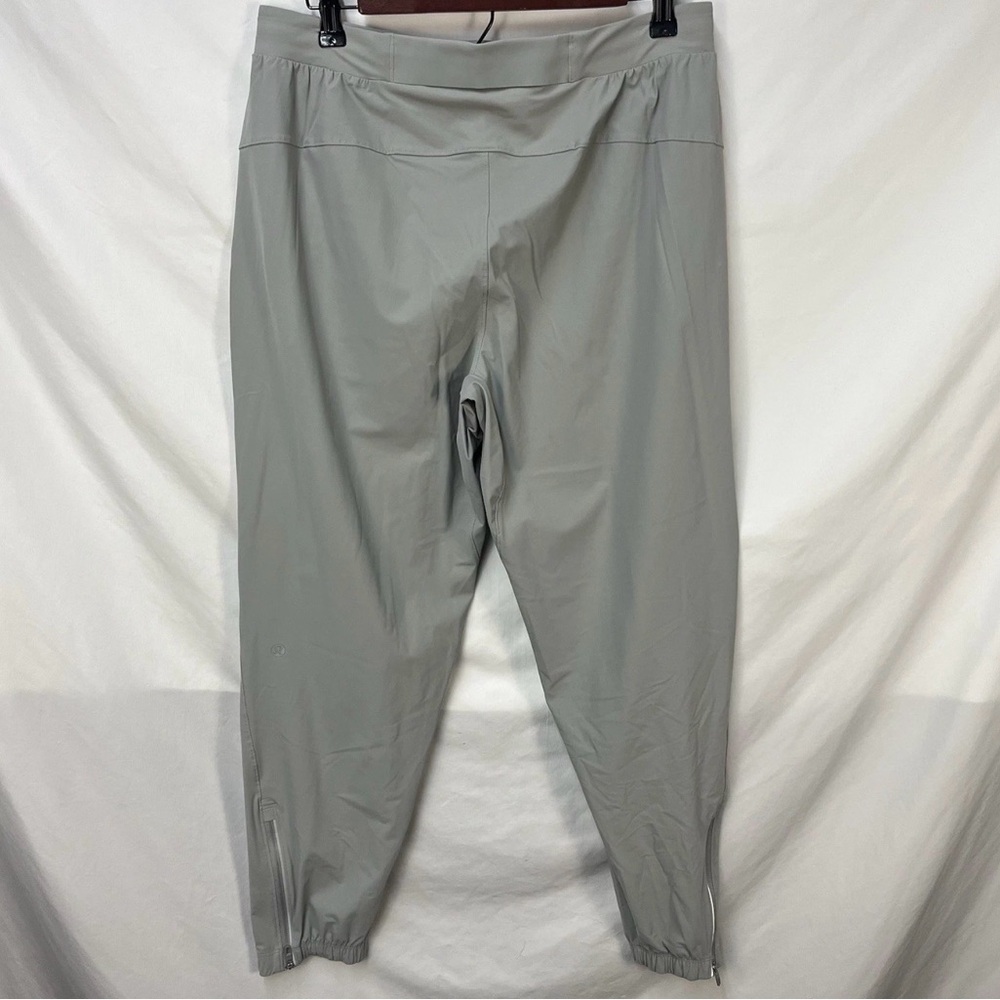 MENS LULULEMON LIGHT GREY SURGE JOGGER SHORTER SIZE L ATHLEISURE
